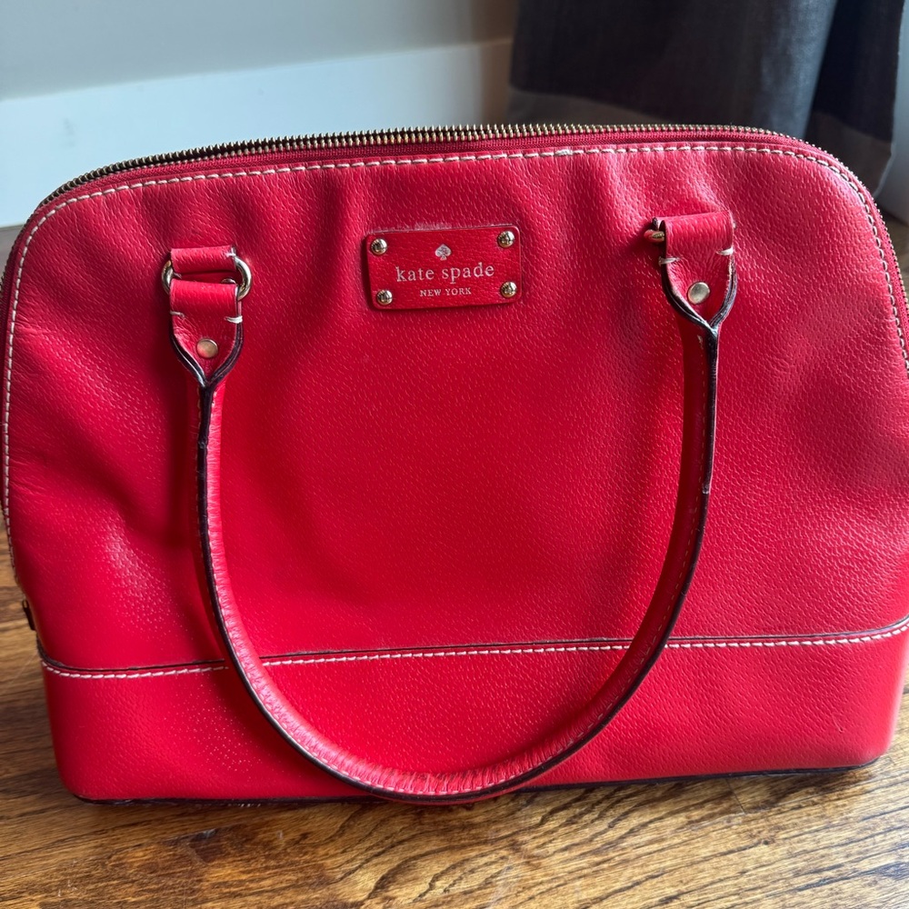 Kate Spade Red Shoulder Bag with Classic Silhouette‎